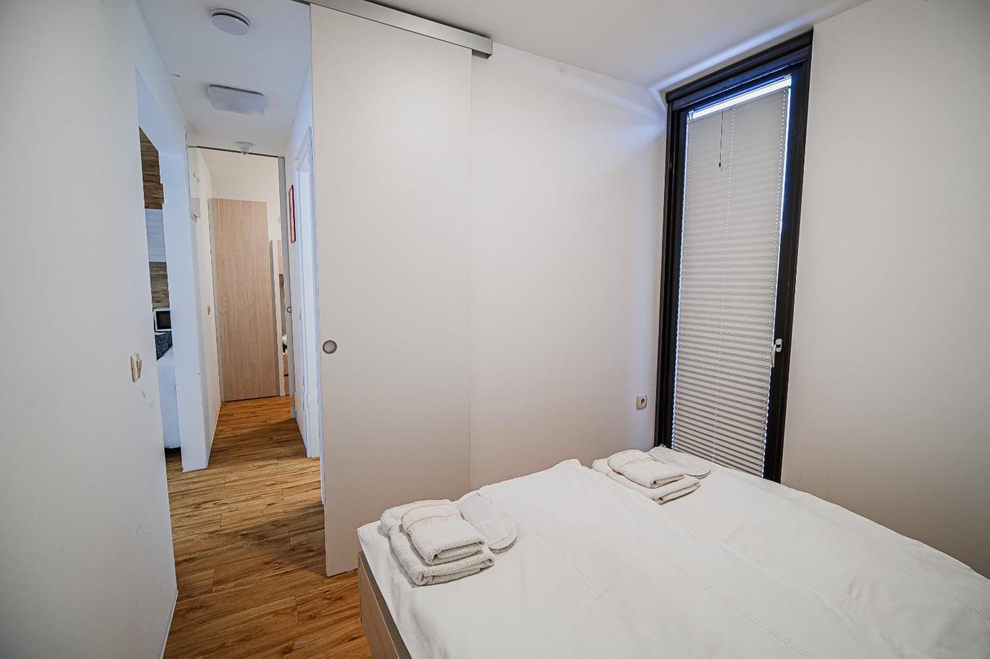 Glamping Malerič Hotel Dragatus Bagian luar foto
