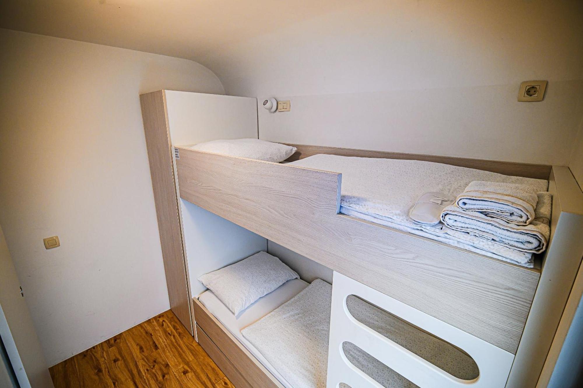 Glamping Malerič Hotel Dragatus Bagian luar foto