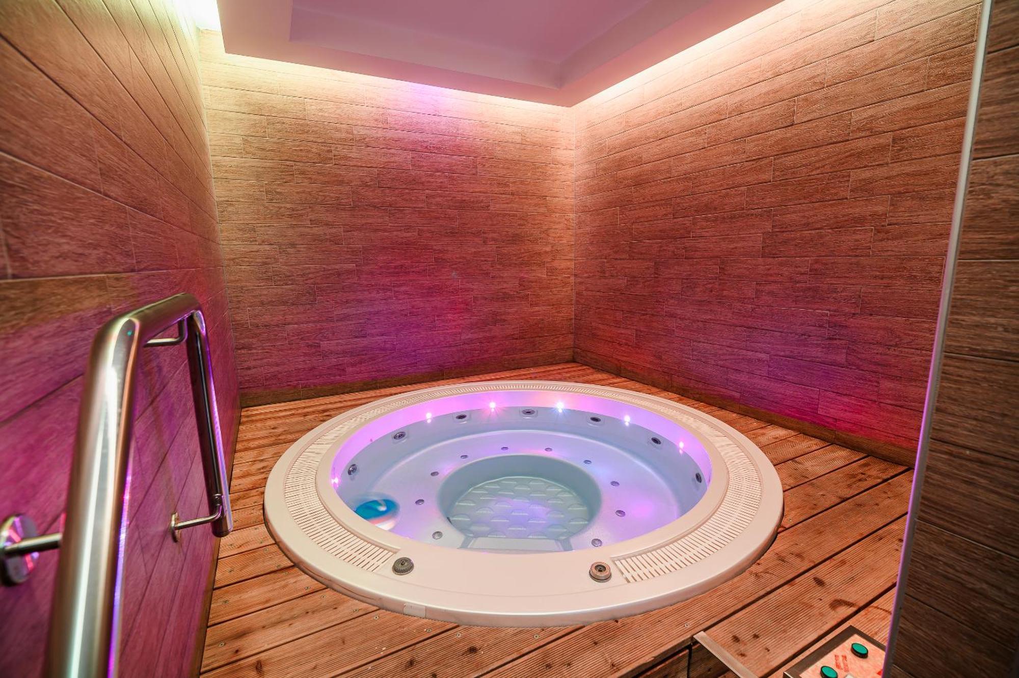 Glamping Malerič Hotel Dragatus Bagian luar foto